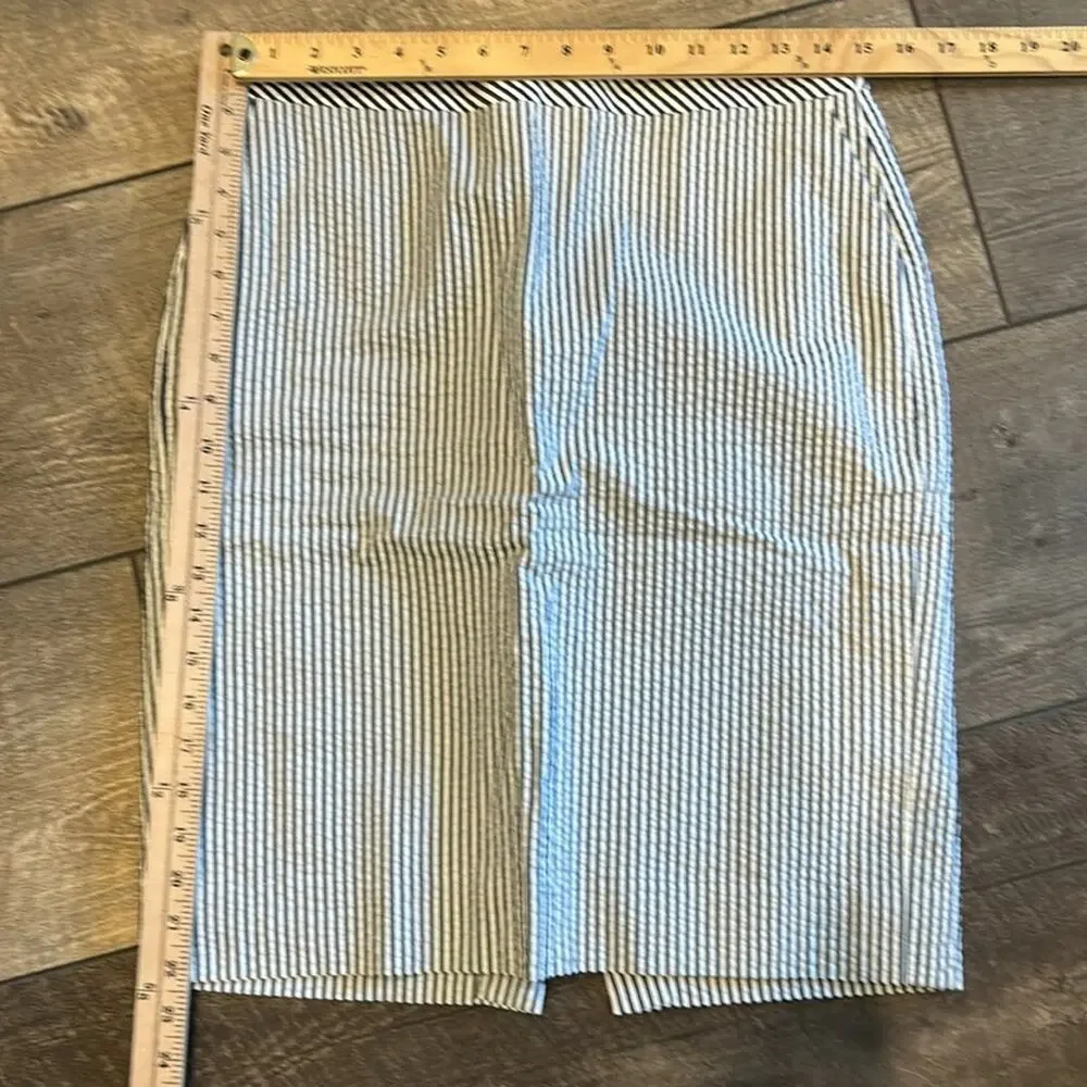 J. Crew Gray/Dark Blue/White Knee-Length Seersucker No. 2 Pencil Skirt Size 10